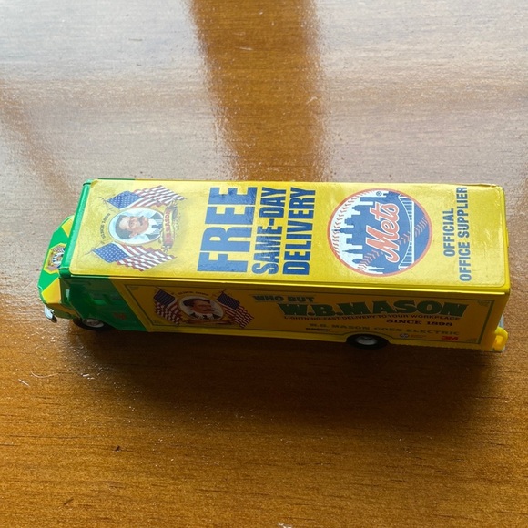New York Mets WB Mason Truck - Picture 2 of 5